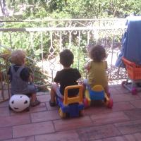 qui va arriver, papa ou maman ?